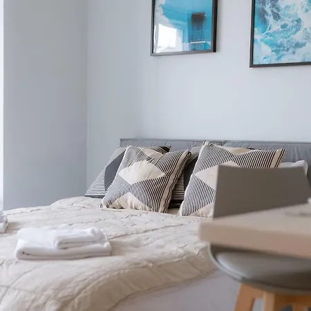 Jaktorowska Bright By Bookinghost