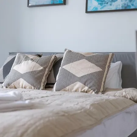 Jaktorowska Bright By Bookinghost