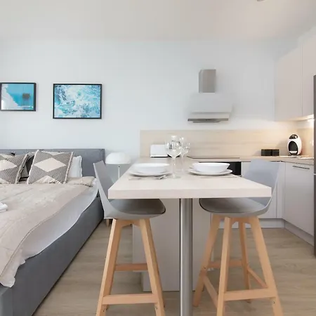 Jaktorowska Bright By Bookinghost 华沙