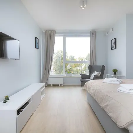 Jaktorowska Bright By Bookinghost * 华沙