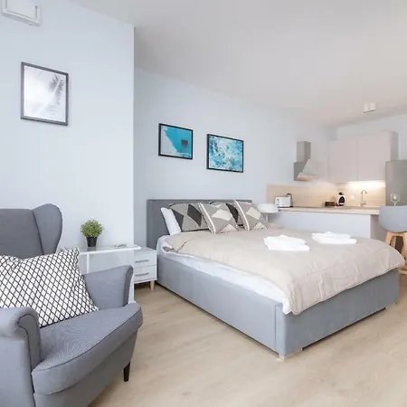 Jaktorowska Bright By Bookinghost